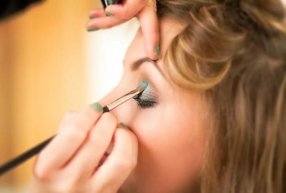 MAKEUP